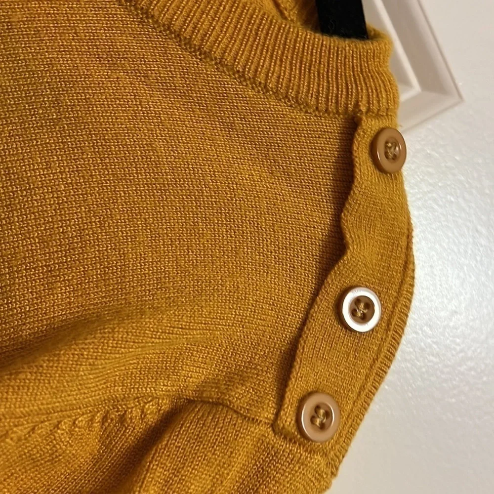 Debut Women’s golden sweater size large preloved - Picture 3 of 5